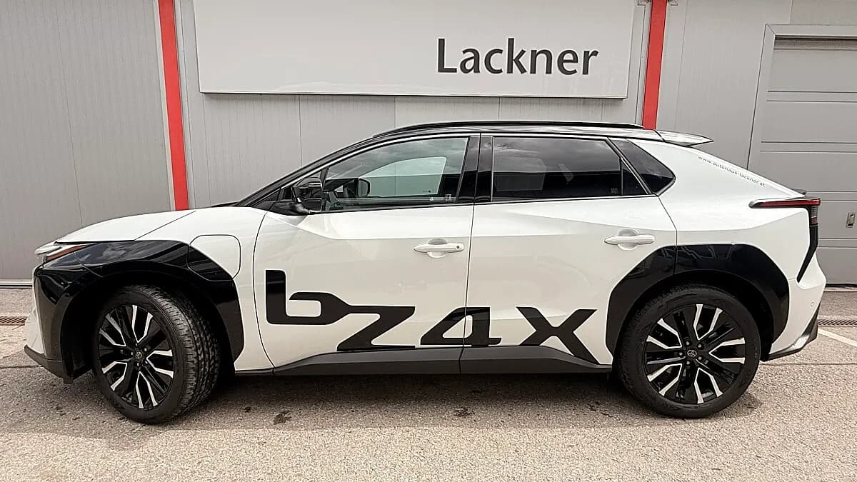 Toyota bZ4X Touring Elektro 74,7kWh AWD Lounge – Bild 3