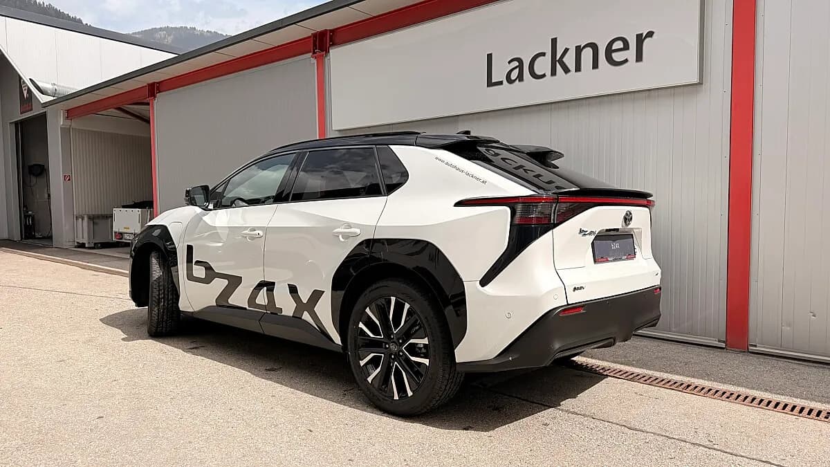 Toyota bZ4X Touring Elektro 74,7kWh AWD Lounge – Bild 2