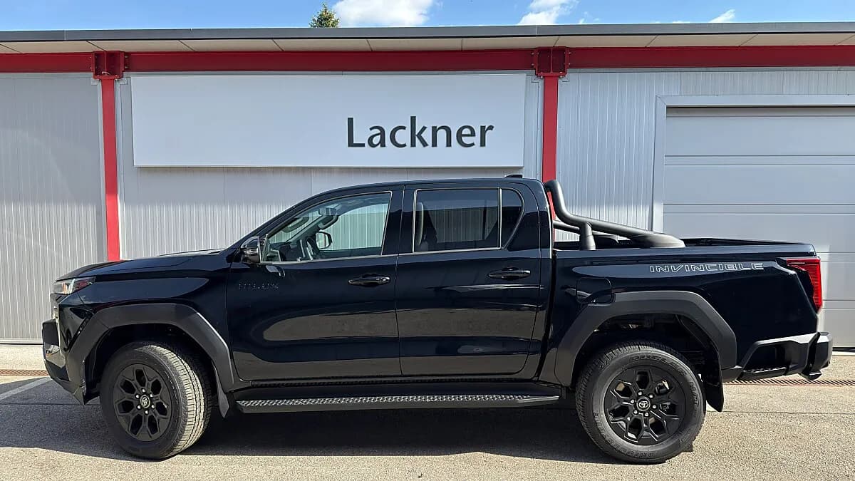 Toyota Hilux DK Invictible 2,8 D-4D MHEV 4WD Aut. Pickup – Bild 3