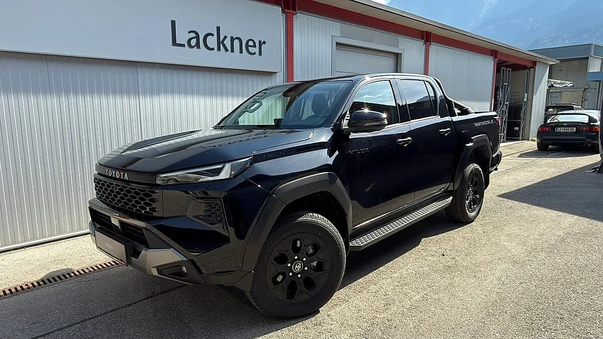 Toyota Hilux DK Invictible 2,8 D-4D MHEV 4WD Aut. Pickup – Bild 1
